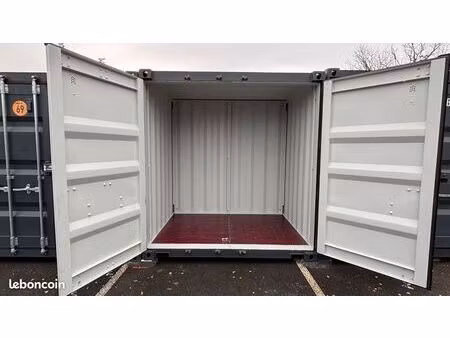 box de stockage à azay-le-brûlé- accès sécurisé 7j/24h de plain pied avec véhicule