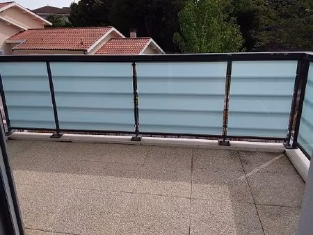 t2 avec parking et terrasse à beauzelle