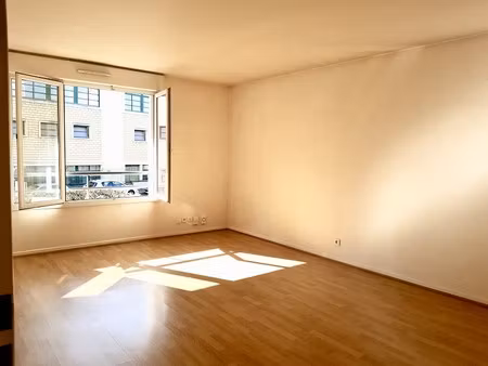 montrouge (92120) chatillon montrouge  3 pièces de 63 91 m² avec parking