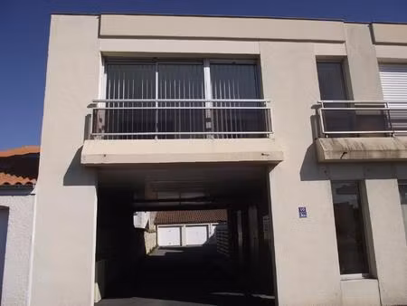 grand t2 vendu loué avec box - centre ville niort