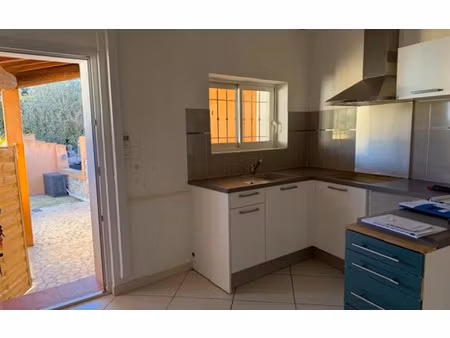 location appartement  m² t-2 à ollioules  690 €