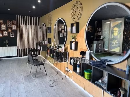 mérignac  salon de coiffure d'environ 40m².