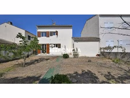 raphèle  maison de 106 m2 avec un étage comprenant pièce à vivre  cuisine  salle de bain  