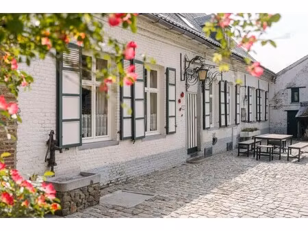 authentieke  charmante vierkantshoeve te koop te brakel.