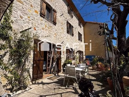 bastide de caractère vue dominante au coeur du village