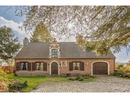 landhuis met 4 slaapkamers en bijhuis op 1.850 m²