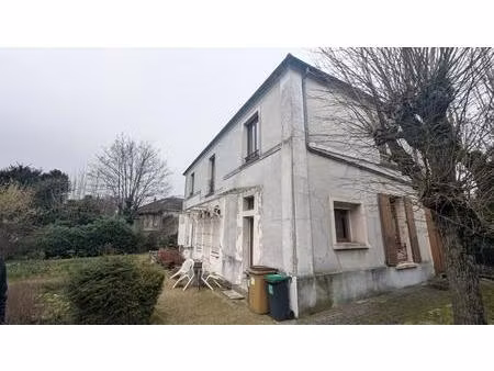 bastide 1930 à rénover à montency  200 m²  jardin 350 m²  terrasse 50 m² 4 ch  parkings