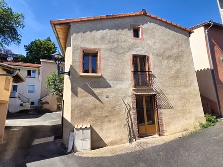 exclusivite / ravissante maison de village avec son petit garage / 63800 saint bonnet les 