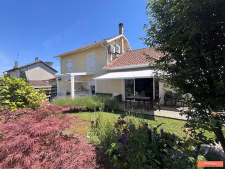 coquette maison mitoyenne