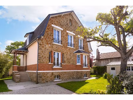 superbe meulière rénovée et sa dépendance