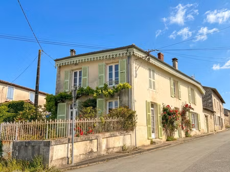 charmante maison de caractère avec cave voûtée et jardins
