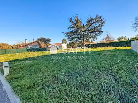 village d'eaunes très beau terrain plat et viabilisé de 497m²