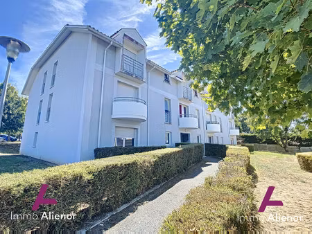 t2 avec balcon et place de parking à louer à coulounieix-chami