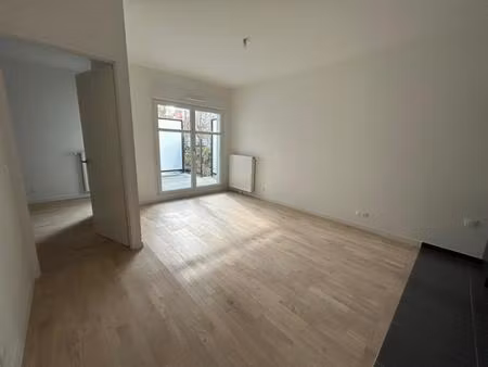 beau t2 de 43 3m² avec terrasse + parking