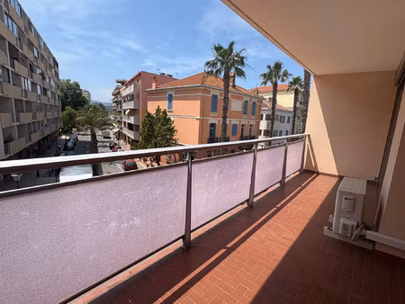 location centre-ville le lavandou