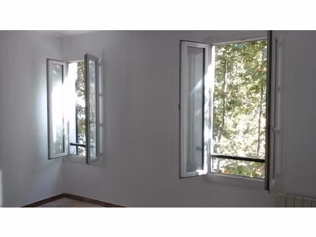 location appartement 1 pièce 33 m² à saint-cyr-sur-mer (83270)  750 €