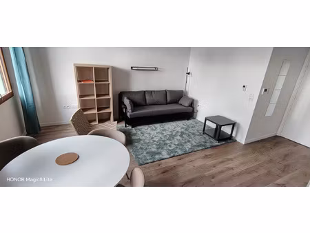 studio meublé neuf de 31 m2 / village olympique