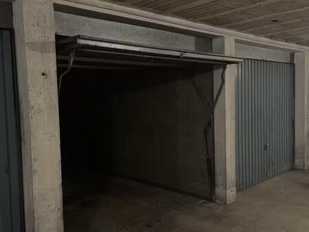 ref 12834- residence l'anjou - garage