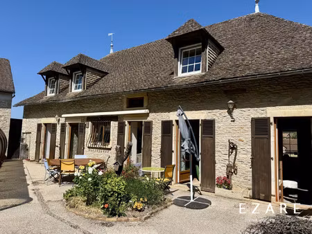 propriété familiale avec piscine couverte et dépendance – e