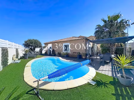 maison de plain-pied avec piscine  jardin et vue dégagée sur