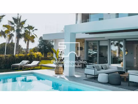 villa contemporaine avec piscine dans un cadre nature