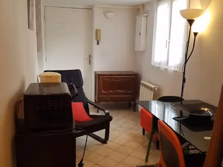 location meublée appartement 1 pièce 25 m² à versailles (78000)  850 €