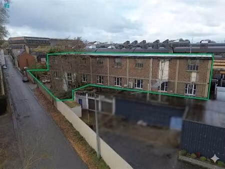 entrepôt de 1350 m² avec espace extérieur