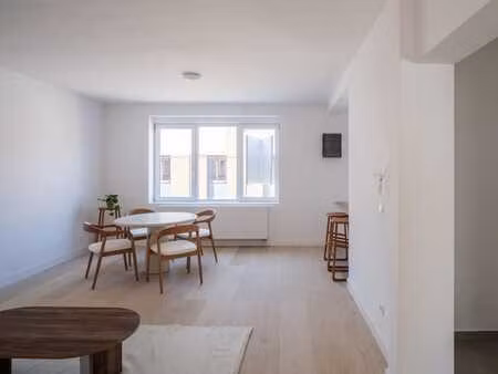 appartement d'une chambre rénové à la périphérie de la vill