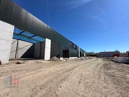 nieuwbouw kmo-unit van 498 m² met 260 m² kantoorruimte ...