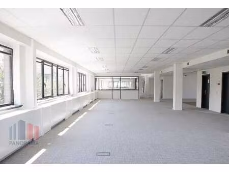 bureaux de 343 m² le long du r0