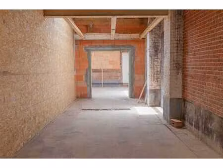 unité de stockage de +/- 32m² dans un complexe de 15 unités