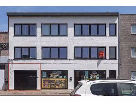 unité de stockage de +/- 50 m² dans un complexe de 15 unités