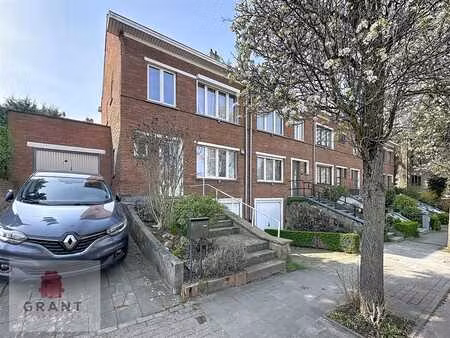 maison 4 chambres  jardin  2 garages et parking!