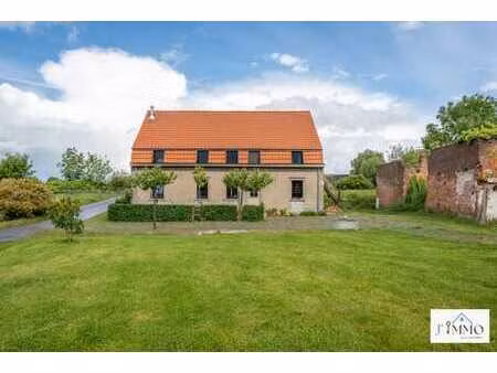 maison avec 1/2 hectare de terrain et cadre privilégié