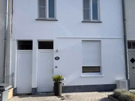 ruime  instapklare woning in centrum zeveneken