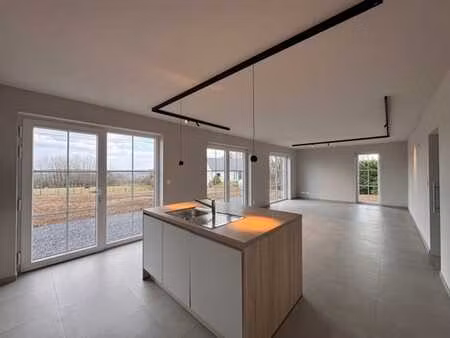 maison 4 façades avec 3 chambres et jardin à bras