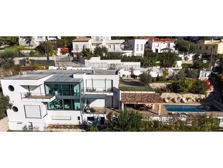 villa de luxe à louer dans le quartier cabbe-saint roman