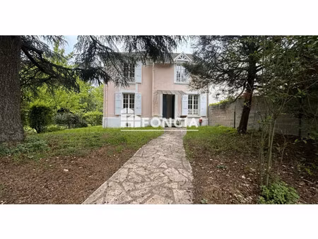 maison de luxe à louer dans le quartier centre