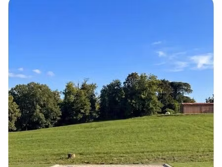 terrain 610 m² aureville