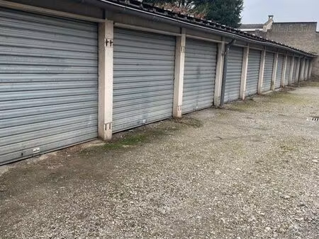 garage 13m2 à louer en extérieur