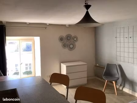 location studio meublé
