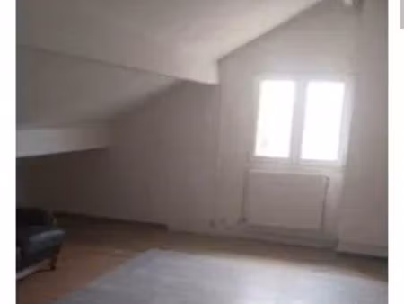 2pieces a louer ds grenier amenager pavillon pas denfants merci