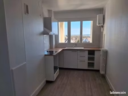 beaux volumes pour ce type 4 avec vue panoramique