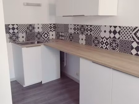 t3 a louer - rue pietonne - 34700 lodeve