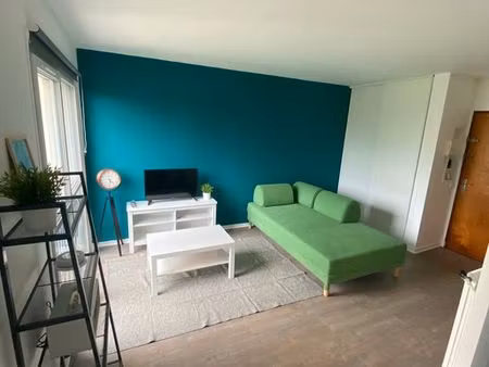 studio meublé 26 m² rénové – centre-ville maurepas – gare à pied – parking gratuit