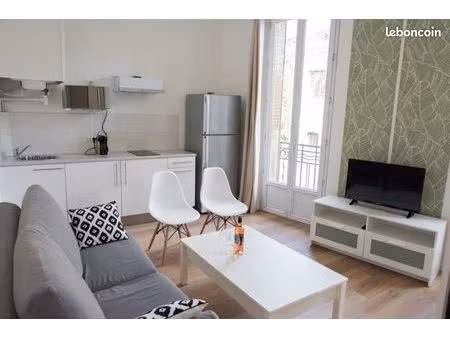 studio à l’année claret