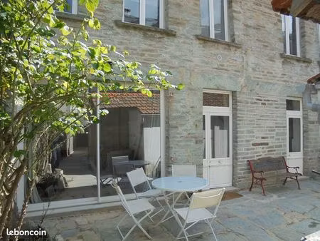 maison 2 chambres  avec cour