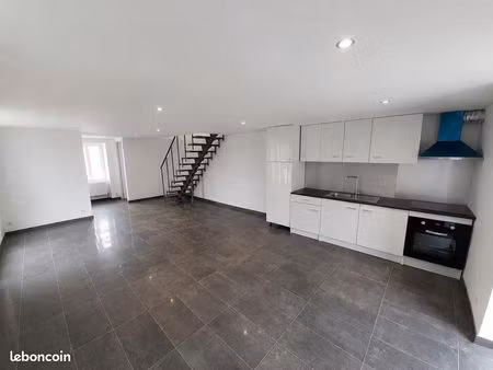 à louer : maison de 60 m² avec jardin de 435 m² - rénovée en 2022