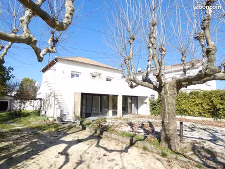 villa 6 pièces 240 m²