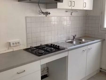 location appartement dans pavillon avec un etage a chilly mazarin